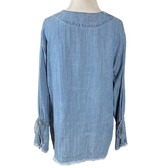 Revolve Rails Zimi Top Medium Vintage Wash Size XS Chambray Bell Sleeves V Neck - Picture 9 of 16